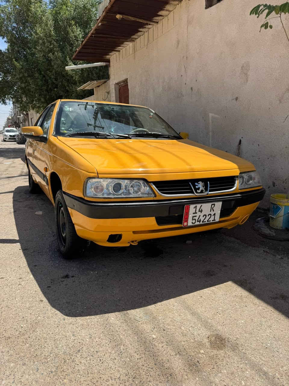 سلام عليكم بيجو 405 /2014 مصبوغه جماليه  رقم  بصره دولي سنويه ال30  هيه غرامات  مصفره راعيها بل ناصريه مشروع وطني  محرك بي بكن تبريد عطلان  سياره نضيفه كلش وخير من الله موجود بس اتصال سعر 27  وخادم *********** البصره
