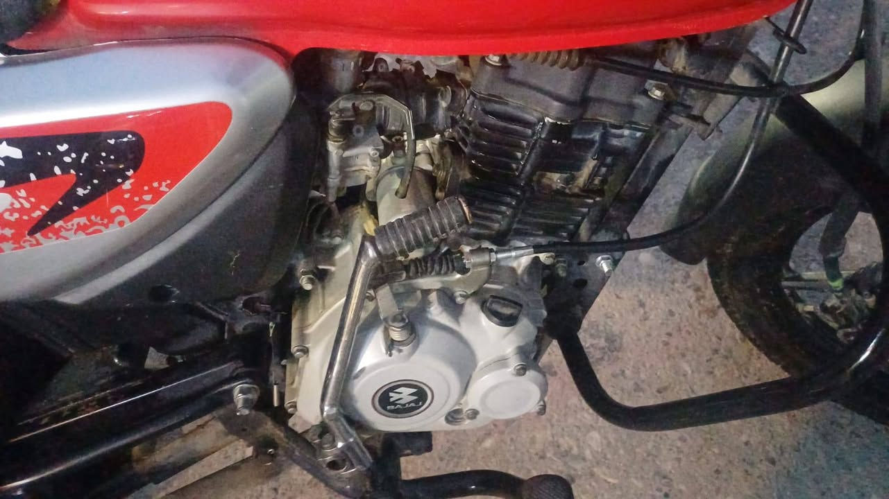 سلام عليكم 
بوكسر مديل 22 شهر 11 محسوبه على 23  مرقم بغداد تحويل ثاني يوم صينه مال 23 دراجه حلوه بس بيه نقص دوسه خلفيه و جاملغ الامامي مسحوك سن مالته فه يلعب جاملغ و نقص براغي بس تنضب دراجه مجفته تجفيت اصلي شركه قبل  سنه درجه حلوه بس هاي نقوص مال موضف صاله اكثر من سنه و نص تارك دليفري مستعجلين على بيعتها مكانها الامين الثانيه 
رقم ***********
سعر 2100 بيها مجال خادم اني
