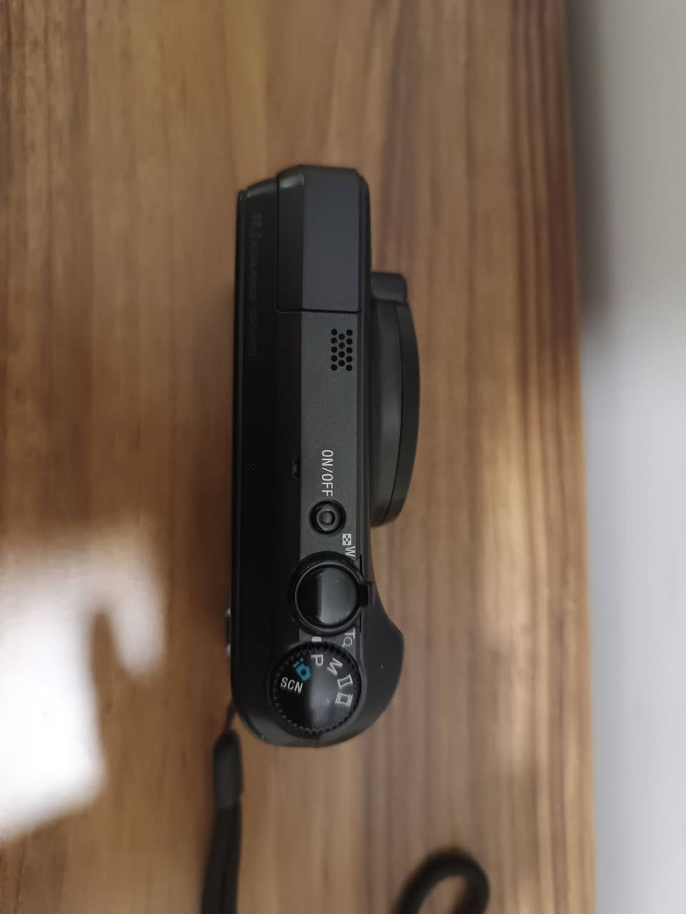 السلام عليكم
كاميرا سوني للبيع
السعر:180 الف
العنوان:بغداد حي تونس
رقم الهاتف : ***********
غير مستعمله 

الميزات الرئيسية للمنتج
تقريب رقمي
64x
اللون
أسود
نوع البطارية
ليثيوم أيون
الاتصال
يو إس بي
سلسلة
سوني سايبر شوت
تقريب بصري
16x
الأبعاد
العمق
1.33 بوصة
الارتفاع
2.35 بوصة
العرض
4.12 بوصة
وزن المنتج
6.77 أونصة

ميزات إضافية للمنتج
نوع الشاشة
شاشة LCD
دقة المستشعر
16.1 ميجابكسل
أقصى دقة فيديو
1280x720

ميزات إضافية
تقريب رقمي، USB، تصحيح العين الحمراء
حجم الشاشة
3 بوصة
اللون الخارجي
أسود

الميزات
تقريب رقمي، USB، تصحيح العين الحمراء
حجم الشاشة
3.0 بوصة
النوع
كاميرا بوينت آند شوت
نوع الكاميرا
كاميرا بوينت آند شوت
أقصى دقة
16.1 ميجابكسل
ذاكرة فلاش مدعومة
بطاقة ذاكرة ميموري ستيك ديو، بطاقة ذاكرة SDHC، بطاقة ذاكرة ميموري ستيك مايكرو، بطاقة ذاكرة SDXC، بطاقة microSDHC، بطاقة ذاكرة SD، بطاقة ذاكرة ميموري ستيك برو ديو، بطاقة ذاكرة ميموري ستيك برو ديو عالية السرعة، بطاقة ذاكرة ميكرو (مارك 2)، بطاقة ذاكرة ميموري ستيك برو-HG ديو، بطاقة ميكرو SD

معلومات المنتج
كاميرا سوني سايبر-شوت DSC-H90 كاميرا رقمية صغيرة الحجم بدقة 16.1 ميجابكسل تتيح لك التقاط صور مقربة مذهلة بالإضافة إلى مناظر طبيعية شاسعة. بفضل عدسة سوني G ذات الزاوية العريضة 24 مم ومستشعر الصور Super HAD CCD مقاس 1/2.3 بوصة، تتيح لك هذه الكاميرا الرقمية من سوني التقاط صور بجودة فائقة. يقوم وضع البانوراما الشامل في هذه الكاميرا الرقمية بدقة 16.1 ميجابكسل بدمج الصور تلقائيًا لإنتاج صورة واحدة مذهلة. بفضل التكبير البصري 16x، تُقرّب كاميرا سوني سايبر-شوت DSC-H90 الأشياء البعيدة دون فقدان الحدة. تُسهّل شاشة LCD الكبيرة مقاس 3 بوصات في هذه الكاميرا الرقمية من سوني عرض الصور وقراءة القائمة وتكوين اللقطات حتى في ظروف الإضاءة الساطعة. يكتشف الوضع التلقائي الذكي في كاميرا سوني سايبر-شوت DSC-H90 المشاهد وظروف الإضاءة والوجوه ويضبط الإعدادات
