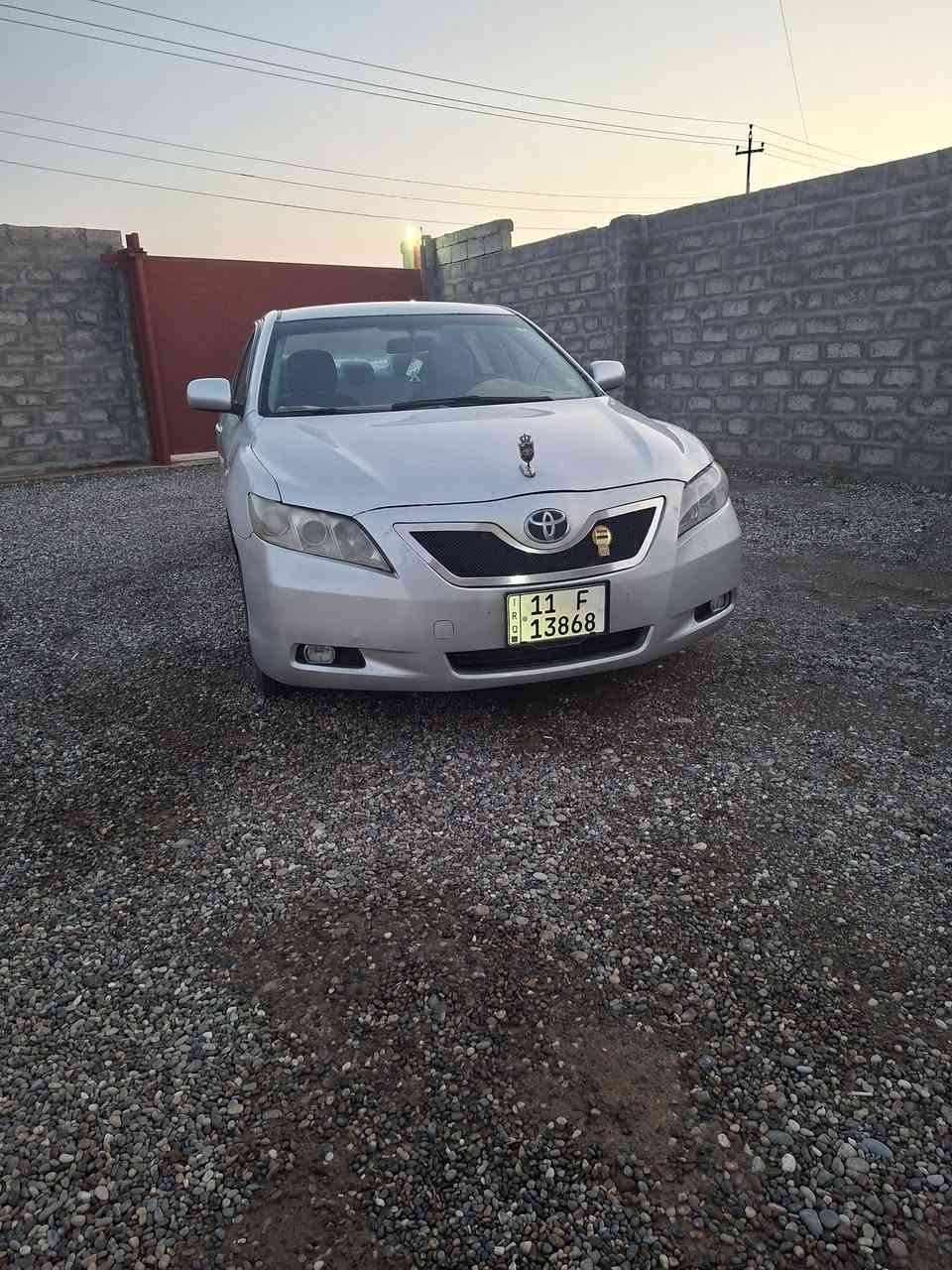 السلام عليكم 
كامري للبيع موديل 2007 
رقم بغداد دولي سنويه جديده تحول مباشر 
تبريد شرط كهربائية كلها شغاله محرك كير شرط
تواير جداد فلنجات امامي جداد سياره جاهز 
السياره مصبوغه عام تفاصيل اكثر اتصل ***********  السعر 93 وبيها مجال
