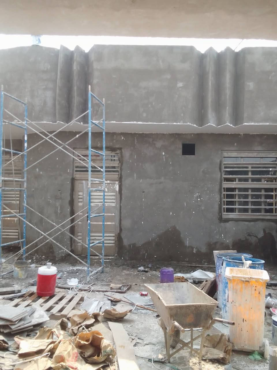 سلام عليكم خلفه لبخ اسود وبناء بلوك وفرمستون وسراميك ارضي وجداري ونثر وجص وصطار  شقلي مكطوعه وسراميك على متر وبيكم خير وتدلولون العنوان بصره كرمة علي رقم ***********وبخدمتكم
