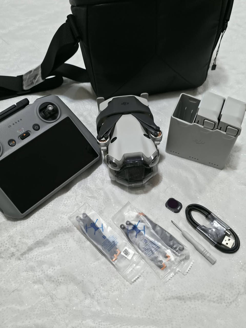 درون mini 4 pro combo plas 
نضافة 100/100 مابيهة شخط أخت الجديدة مستعمله شي بسيط ملحقات كامله 3 بطاريات كلهن بلاس كُل بطارية تطير 45 دقيقه ريش احتياط 8 سعرهة مناسب جداً مستعجل عليهة 
استفسار راسلني خاص وتدلل مكاني بابل 
*********** واتساب
