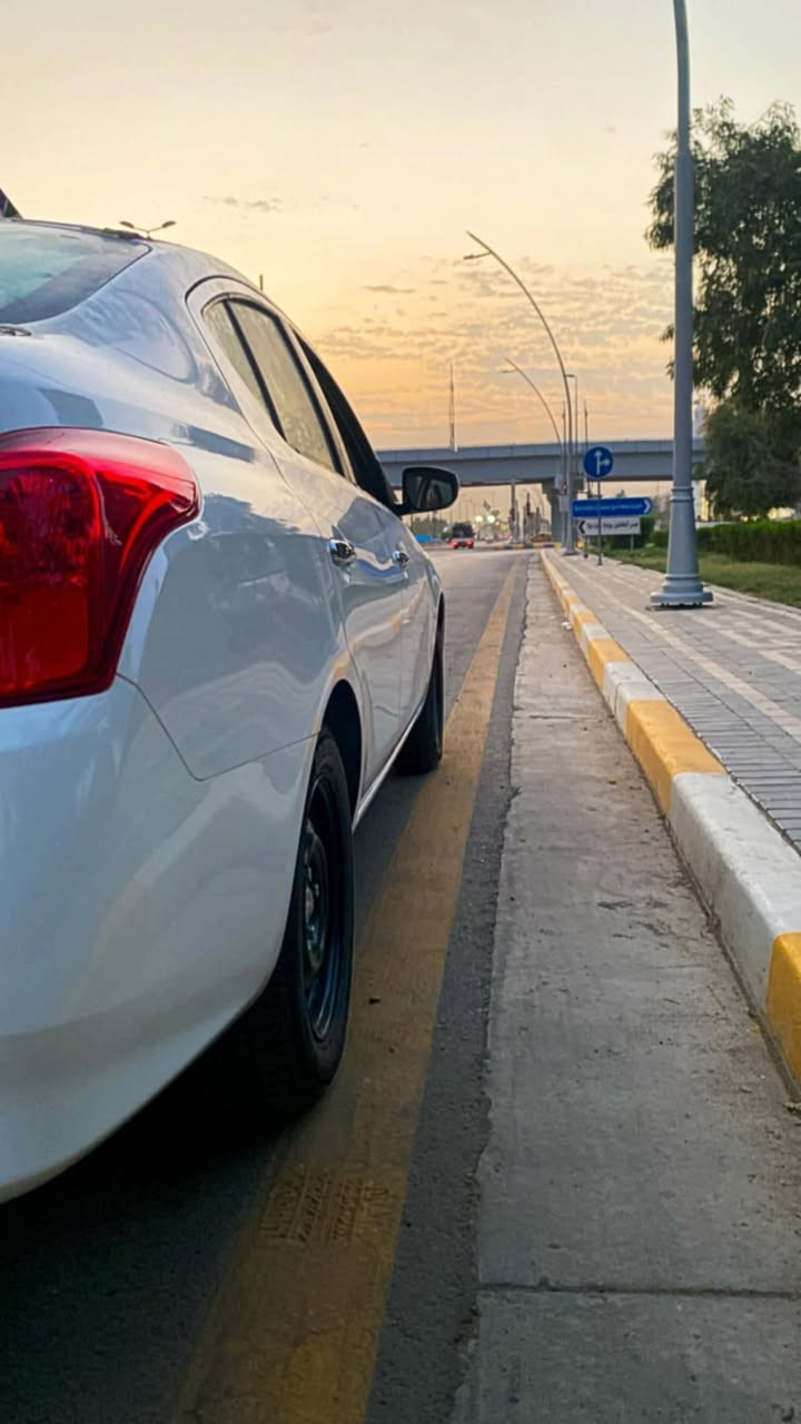 سلام عليكم  
نيسان صني مصري موديل 2025
مواصفاتها معروفه المصري اشاير بالمري 
شاشه بلاديه  4تحكم جام كهربائي  تبريد قطعتين داخل بيجي
سياره ماشيه 37كم 
السياره بلاديه
ب130وبيه مجال قلليل
***********
