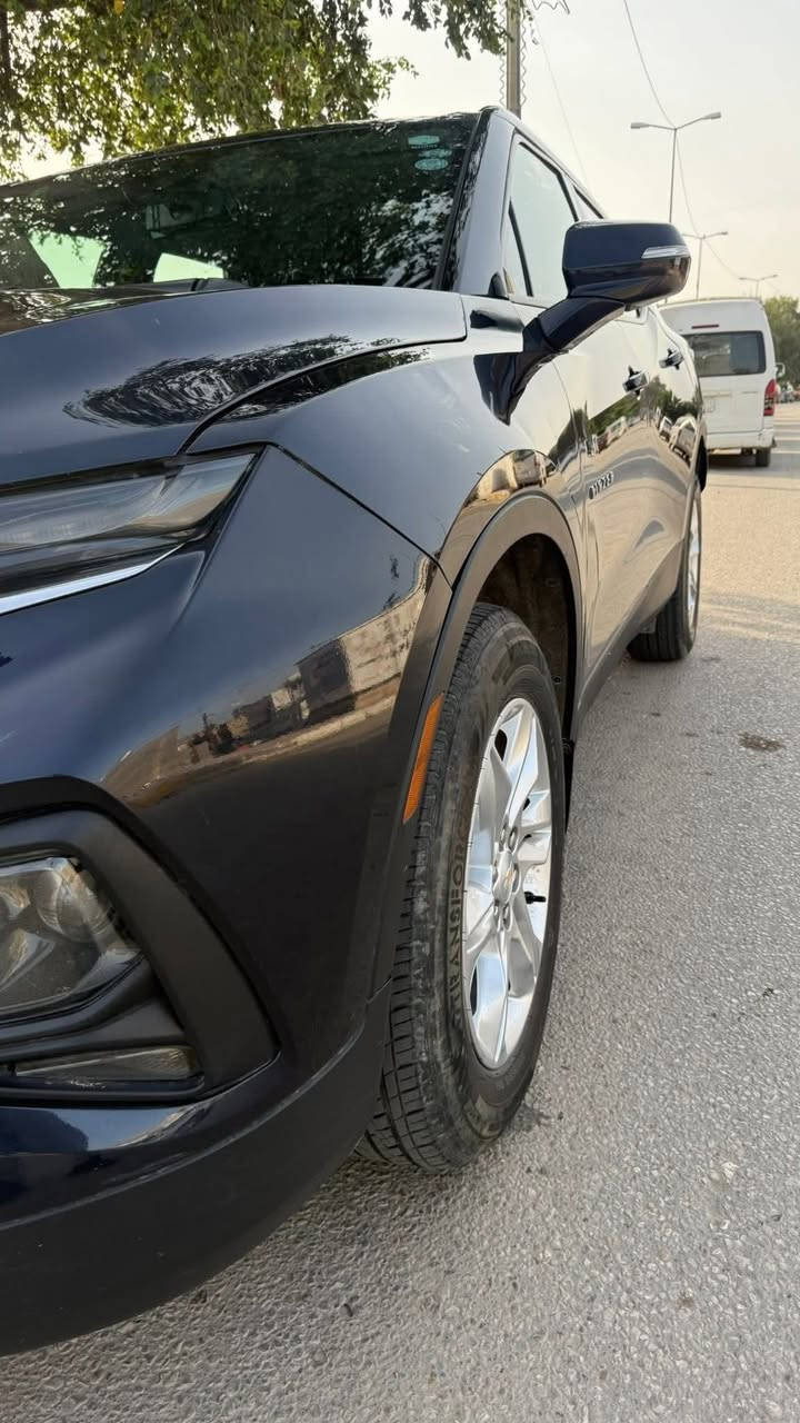 السلام عليكم 

‏‎بليزر 2021
 لون نيلي مميز 
محرك 6 سلندر V6 
ماشيه mi 51

🔴المواصفات:

بصمة تشغيل
بصمة اربع أبواب 
تشغيل عن بعد(Remote Start)
تحكمات استيرن
بلاجكتور زنون 
كامره Dahua اماميه خلفيه مع تسجيل 
صندوق شفط كهربائي ‎
نظام ماوس  :- 4ويل / 2 ويل / سبورت / جبلي / وسحب عربة 
هاند بريك بصمة
مثبت سرعه 
ويل 21
مانع انزلاق+ABS
فور ويل AWD
رادار امامي (تحديد مسار) 
رادار جانبي (نقاط عمياء)
رادار خلفي (تحذير من الاصطدام) 
اشاير بالمري 
شاشة كبيرة لمس
حساسات خلفية+ كاميرا
سماعات jbl‎‎
‏‎تبريد قطعتين 
كشنات تدفئة 
‏‎ بدون بنورما
🔴 رقم اربيل سنويه بسمي بدون غرامات
‏‎  السياره بدون اي عطل جاهزه مناقصه برغي بسعر مناسب 

مكان السيارة: كربلاء 

غير موجود ع مواقع التواصل الشراي يتصل 

لتواصل ***********
***********
