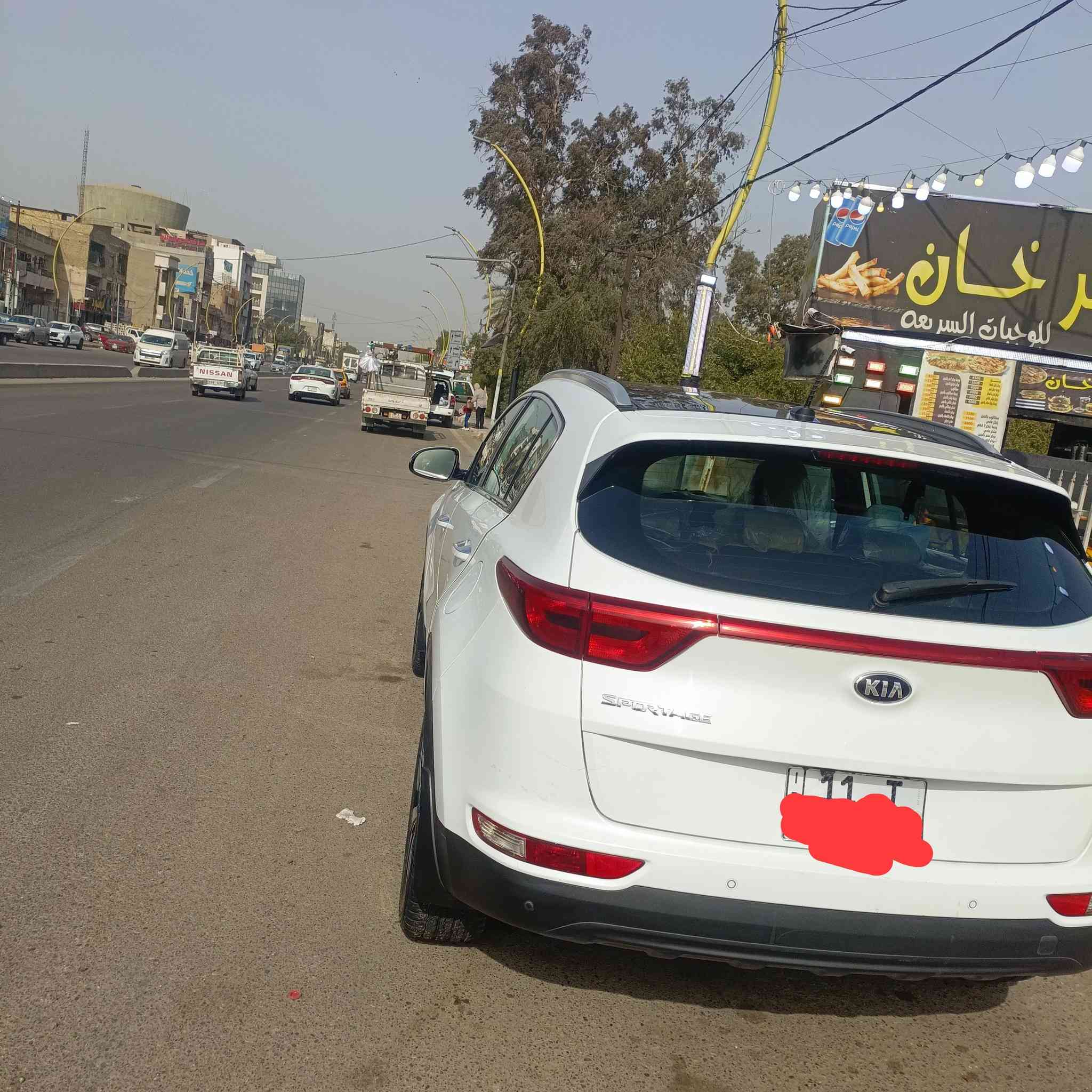 السلام عليكم
كيا سبورتج موديل 19خليجي 
محرك 200دوش 
بنوراما سايد بريك بالرجل 
اشارة ترحيب شاشه كامرة 
حساس خلفي وامامي 
اشاير بالمري جرس 120تنبية 
تبريد تدفئة 
السيارة مكفولة من الظربة ماعدا شخوط ومابينة بية 
عداد كيلو متر 80الف 
رقم بغداد، مكان السيارة بغداد التاجي 
استفسار على الرقم ***********
