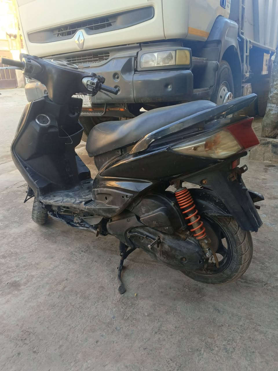 السلام عليكم سكنس فحل كابريتر دراجة مفتوحة مرة وحدة كابريتر بلادي كفرات بلادي مختم كهربائيات شغالة البريكات شغالة بس دشبولهة طافي السعر ٥٠٠ وبيهة مجال مكاني بغداد الشعب ***********
