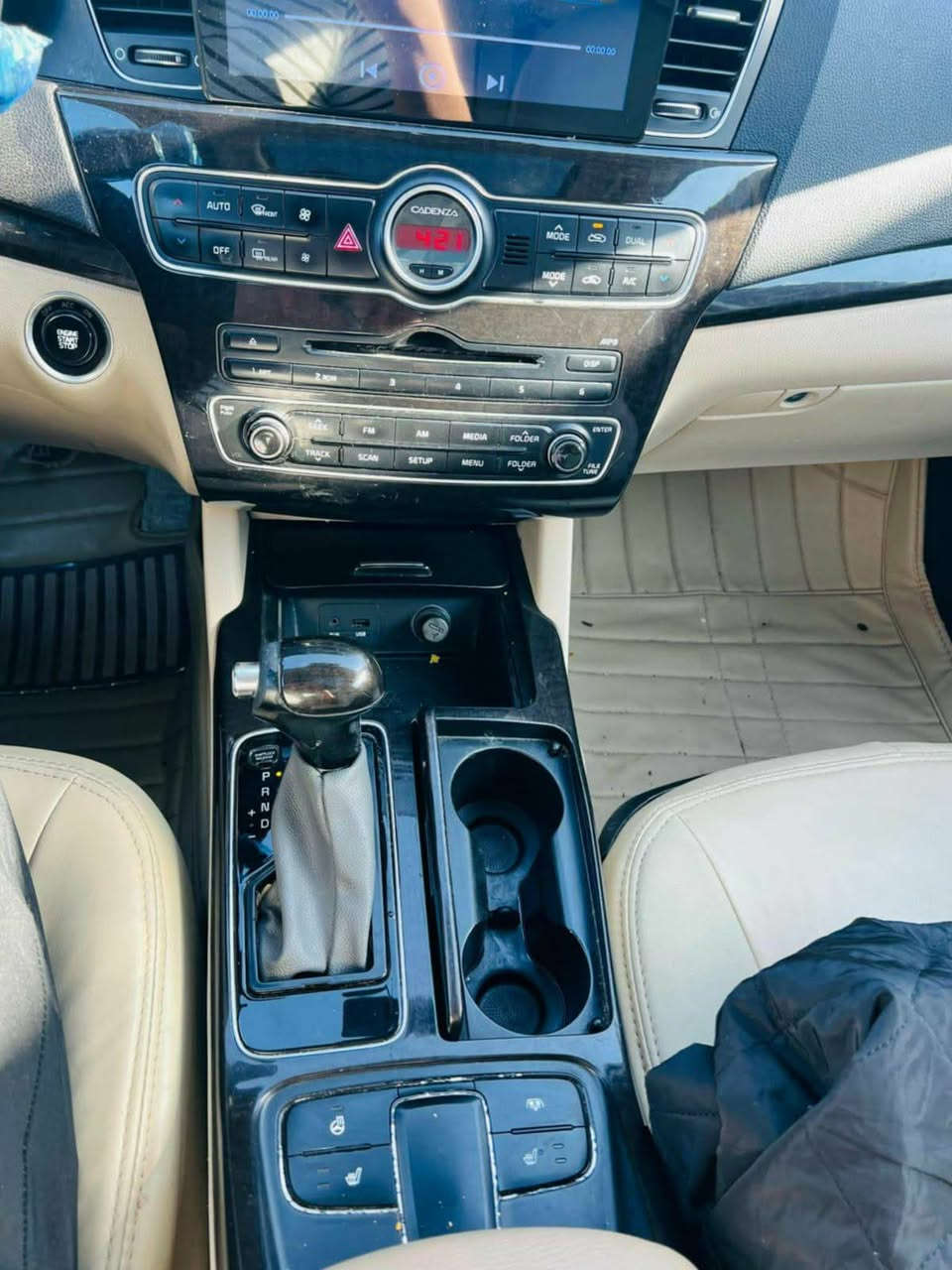 KIA.CADENZA ١٥ ملكي داخل ابيض
كادنزا 

الموديل 2015

الصبغ: لايوجد صبغ 

المواصفات: 1/1 فول ملكي داخل ابيض 

1- لايت زنون متحرك مع الستيرن 

2-مقاعد تحكمات هيتر تدفئه وتبريد 

3-خمس بصمات 

4- برده خلفيه متحركه

5-شاشه حجم كبير كار بلادي 

6- منافذ شحن عدد 2  

7- تحكمات ستيرن 

8- مرايات قلاب وترحيب 

9-عداد ديجتل شاشه

10- محرك 3500 دوش خليجي

رقم اربيل الدولي الجديد السياره بأسمي ثاني يوم تحويل وسنويه جديده بعدها وبالعافيه على الياخذها

السعر 155ورقه $ وبيها مجال 💵

اخوتي رجاءا السياره متتقارن بالتعبانات هاي كلش جديده ونضيفه ومامتعوبه صدر وحداديه بشرط هم 
 

للاستفسار/ ***********
