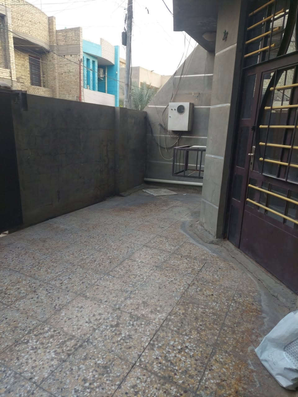 بيت للايجار ١٥٠م طابقين ٤غرف نوم مع استقبال وهول مع حمامين مجهز سخان وماطور وتانكي عدد٢ كراج خلفي وحديقه محرم المكان المهديه الثانيه الهياكل الاستفسار عله الرقم *********** ابو ياسر
