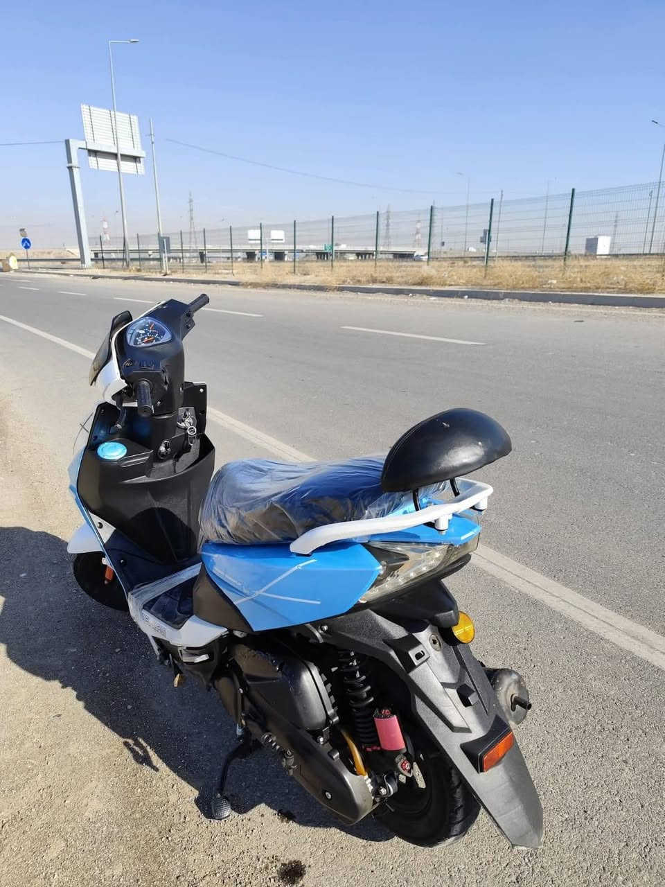 مانتۆڕ Fs2023
بۆ فرۆشتن موشتەری تەلەفۆن بکە 
زۆر خاوێنە و لە هەولێر
*********** أربيل, العراق
