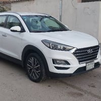 توكسان موديل ٢٠٢٠بغداد ماشيه ٧٢ الف نص فول حالة جيدة جدا يوجد فيها قبغ...