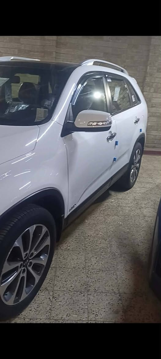 سياره سورنتو فول واحد على واحد داخل قرميدي موديل ٢٠١٤ بدون ضر رقم نينوى السعر ٢١٥ وبيها مجال قليل ماشيه ١٥٠ محرك ٦ سلندر٧ راكب للإستفسار أتصال ***********
