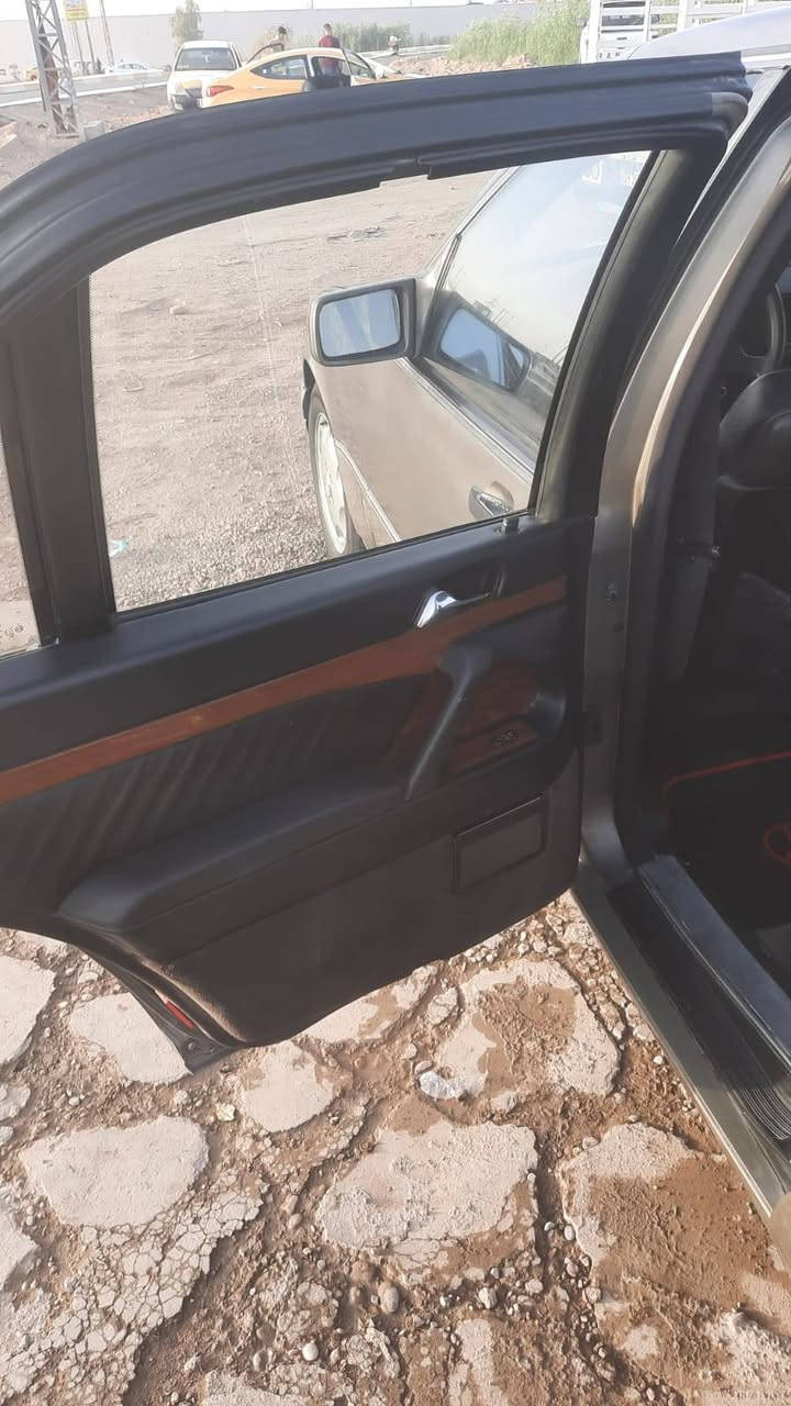 السلام عليكم 
مرسيدس شبح موديل ٩١ بلادي محرك تابوت ٣٢٠ كهربائيات كلها شغالة  السيارة بأسمي سياره خير من الله  رقم انگليزي جديد سنوية لل ٢٧  مكاني ديالى بعقوبة 

***********.  الخاص مفتوح
