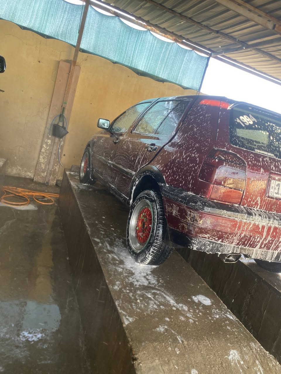 كولف وارد  94  محرك 1800 كابريتر دوش كير عادي  رقم بغداد وبسمي وهزه جديده تخم تاير  تبريد شغال  شاشه وكامره  محرك بي لاستيك ولف
السعر 37 بي مجال 
***********
