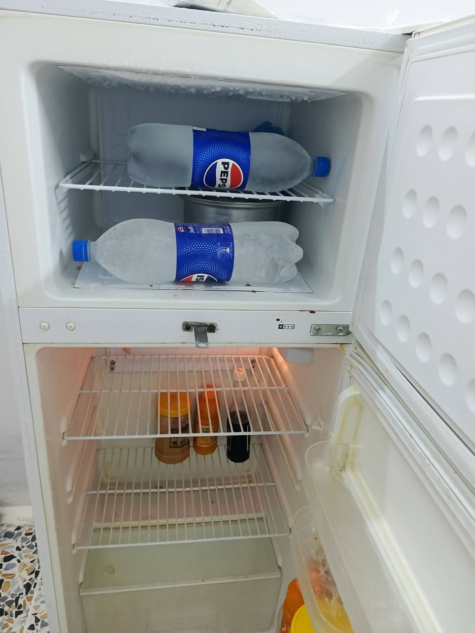 ثلاجه 225 الف اخت الجديده براد 50 الف ***********

