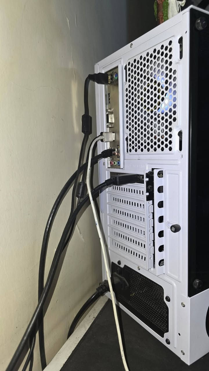 PC
المعالج : Intel Core i5 12400F
كرت الشاشة : RTX 4060 8GB
الرام : 16GB
الخزن : SSD 1TB
المذربورد : ASUS PRIME H610M-K D4

الجهاز نظيف جدًا واستعمال خفيف، يشغل كل الألعاب الحديثة بفريمات ممتازة جدًا وأداء قوي

السعر : 1,100,000 دينار

للاستفسار واتس فقط : ***********
