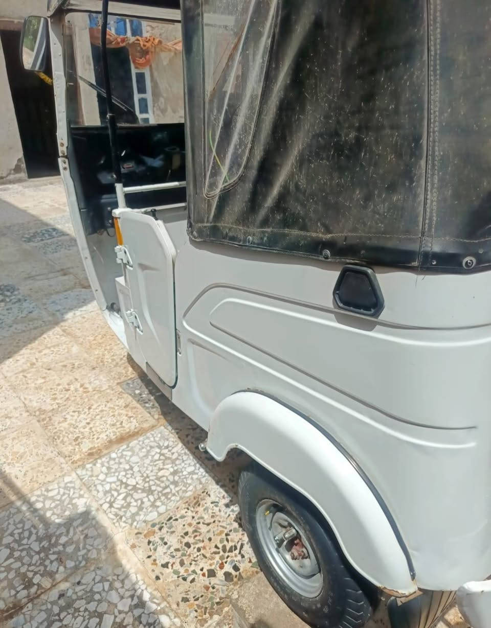 سِلَآمً عٌلَيَکْمً تٌکْتٌکْ آلَبًيَعٌ 21تٌکْتٌکْ حًهّزٍهّ مًنِيَدٍکْ آلَشُغُلَ 
آلَسِعٌر تٌصّلَ وٌتٌدٍلَلَ***********
