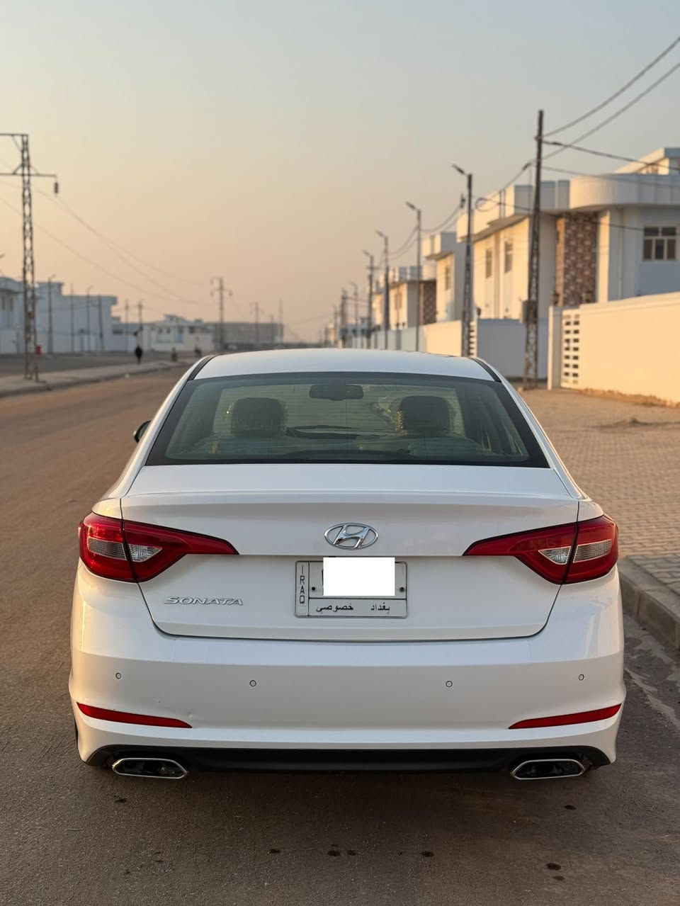 سلام عليكم هونداي سوناتا خليجي للبيع 
موديل 2015 شكل ال16 
محرك 2.4 دوش 
مري شفط 
كشنات جلد 
كشن السايق كهربائي
تحكم ستيرن جهتين
5 ويل كب
حساس خلفي بلادي 
كامره خلفيه بلاديه 
ABS 
مثبت سرعه 
دبل اكزوز 
رقم بغداد مشروع وطني تحويل مباشر 
للاستفسار تواصل مع الرقم ***********
