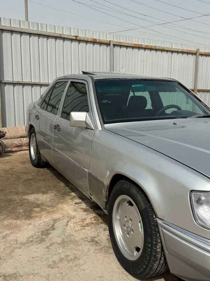 مرسيدس دب موديل 1991
محرك بلاد 300
بأسمي السيارة 
عليها 350 غرامات 
مكاني بغداد حي العامل 
السعر 55 وبيه مجال بسيط للشراي 
الرقم ***********
