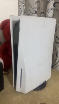 بلايستيشن ٥ • ملحقات كاملة • مستخدم قليل