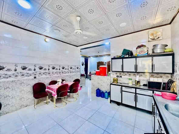 📍 النجف / مجمع بيتي
🏠 200م طابق واحد – طابو صرف

• غرفتين
• صالة
• مطبخ
• استقبال
• حمامين
• مكشوفة 2

💰 130 مليون
⚠️ مراوس فقط للبراكية نصر
***********
