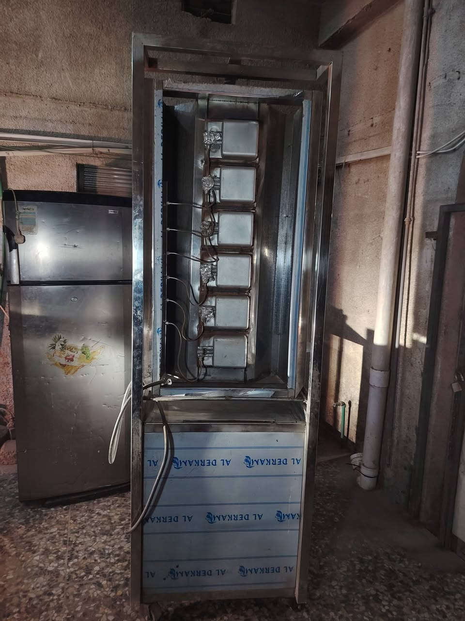 السلام عليكم غراض مطعم للبيع كل شي بسعرة الخاص مفتوح *********** مكاني الحرية
