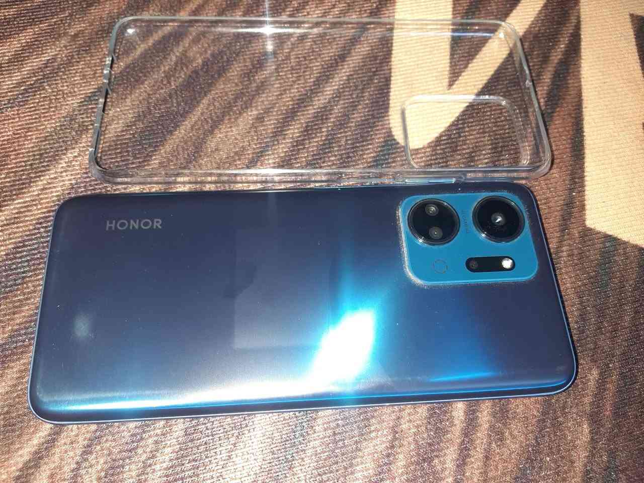 جهاز هونور X7a  اخو الجديد مستعمل شي بسيط نظافته 200/100 ذاكرة 128 رايده 250000 الف بي مجال قليل للتواصل على واتساب ***********
