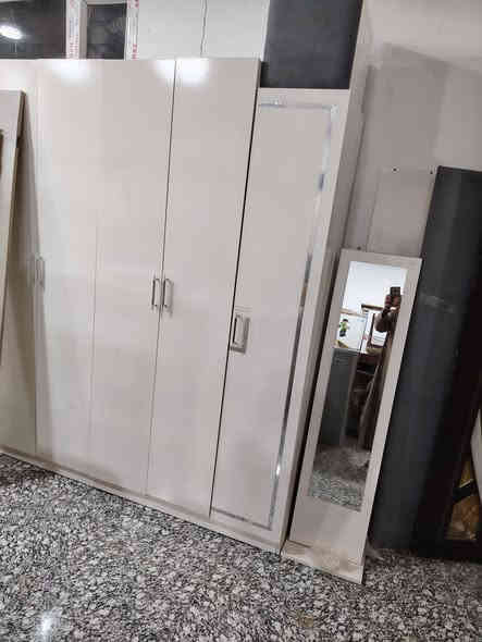 لبيع وشراء الأثاث المستعمل والجديد ومراوس العنوان طريق بهرز ام العظام قرب المجسر الجديد نشتري كافت الأثاث المنزلي ولمكتبي وغرف نوم تركي صاج عراقي للاستفسار هاتف وتس اب *********** الاتصال  فقط وتس اب او هاتف
