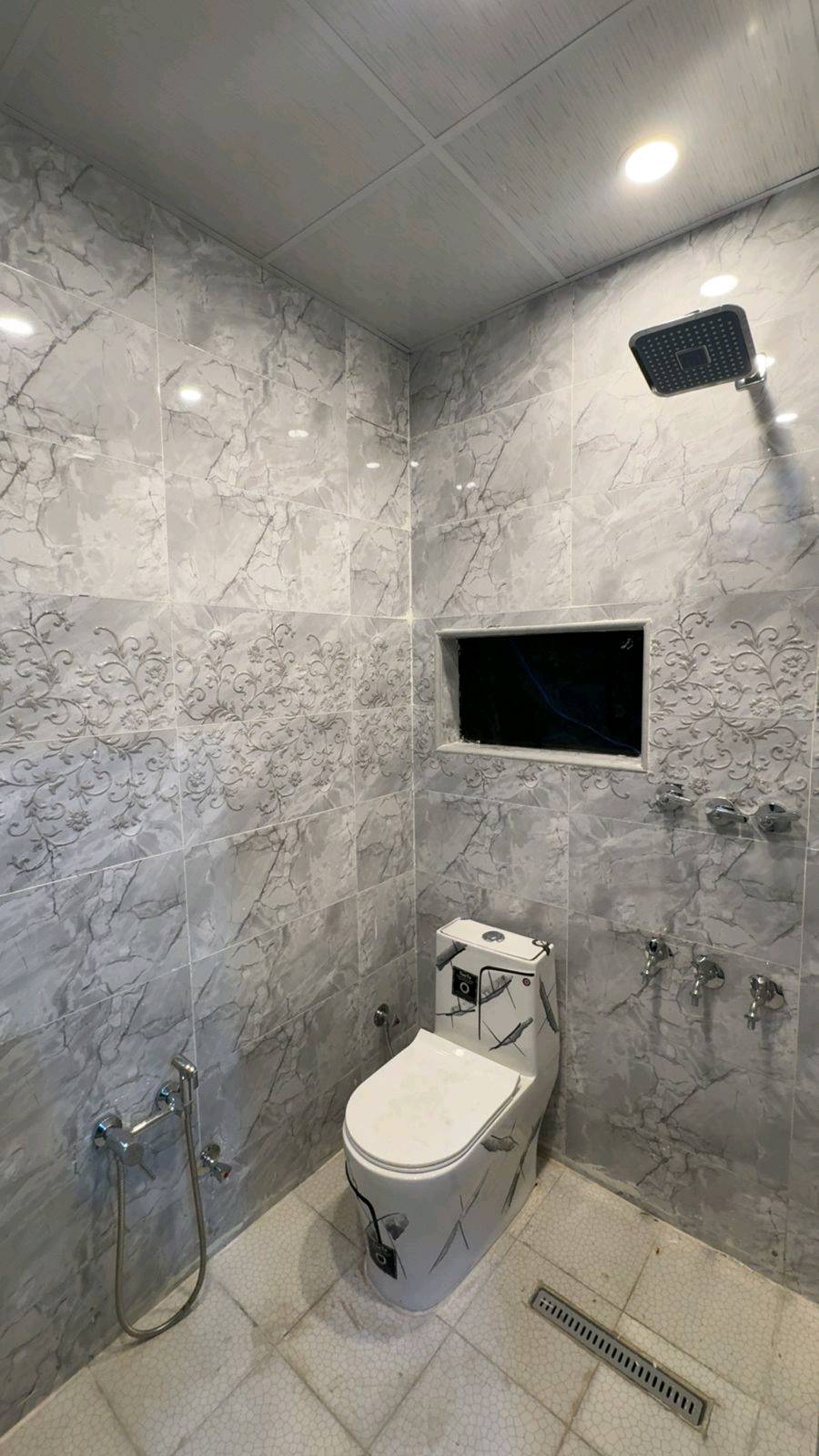 بيت للبيع مساحخ 55 واجهه7,752
الدوره ابو طياره قرب مطعم بيك جكن يتكون من 2غرف نوم استقبال مطبخ 2 حمامات