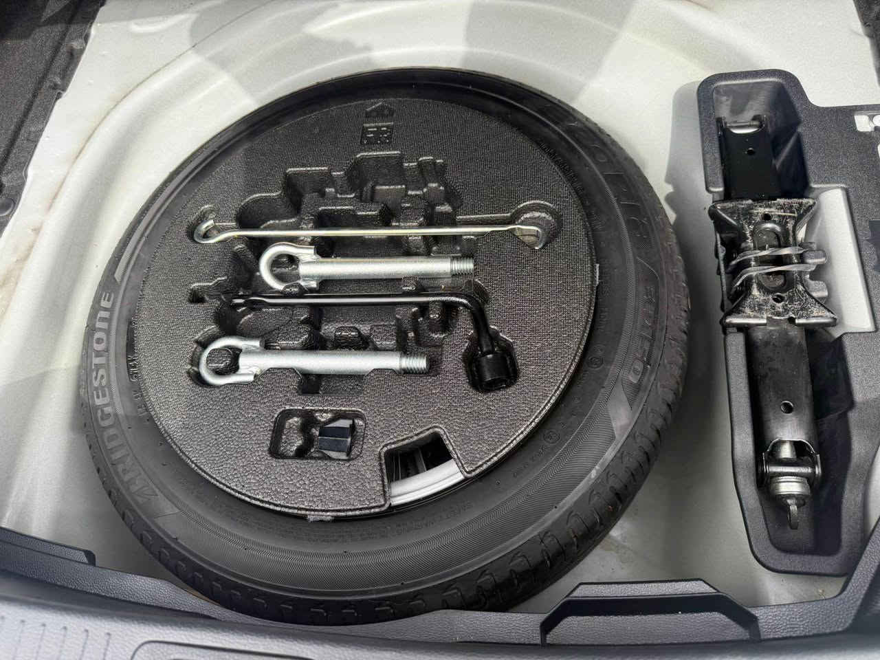 كورلا خليجي ساز موديل 2024 مكفولة ماعده بارد 4 أصابع ماشية 40 ألف ورقمها مميز سعر 187 $ وبي مجال بسيط ومكان السيارة بغداد للأستفسار *********** وتس آب بغداد, العراق
