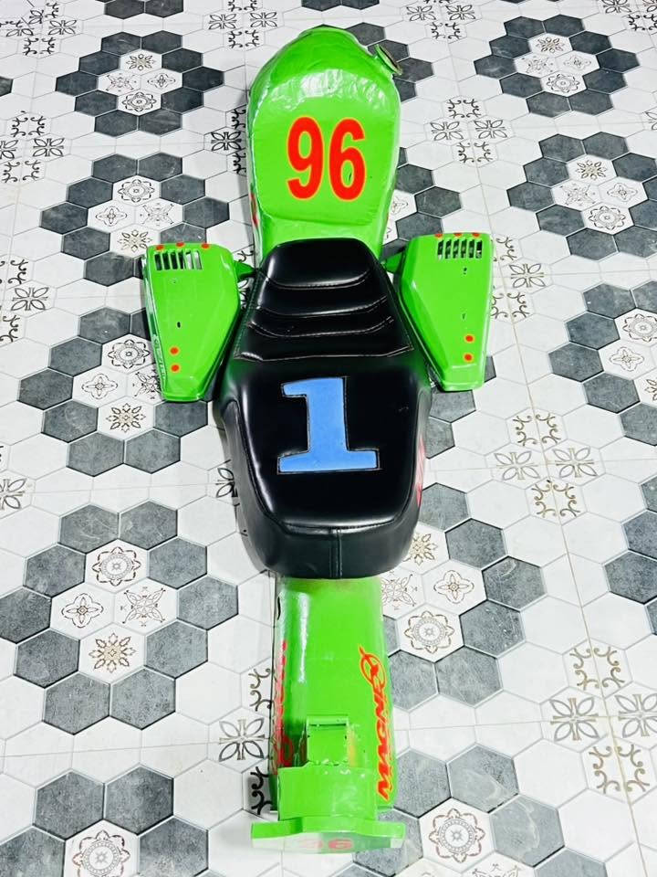 السلام عليكم شباب سيت رياضي للبيع 
(ابيع شلع) 150 وبي مجال

***********

