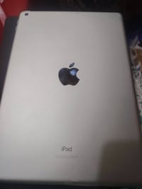 ايباد ٩ • شاشة مكسورة • اللمس شغال