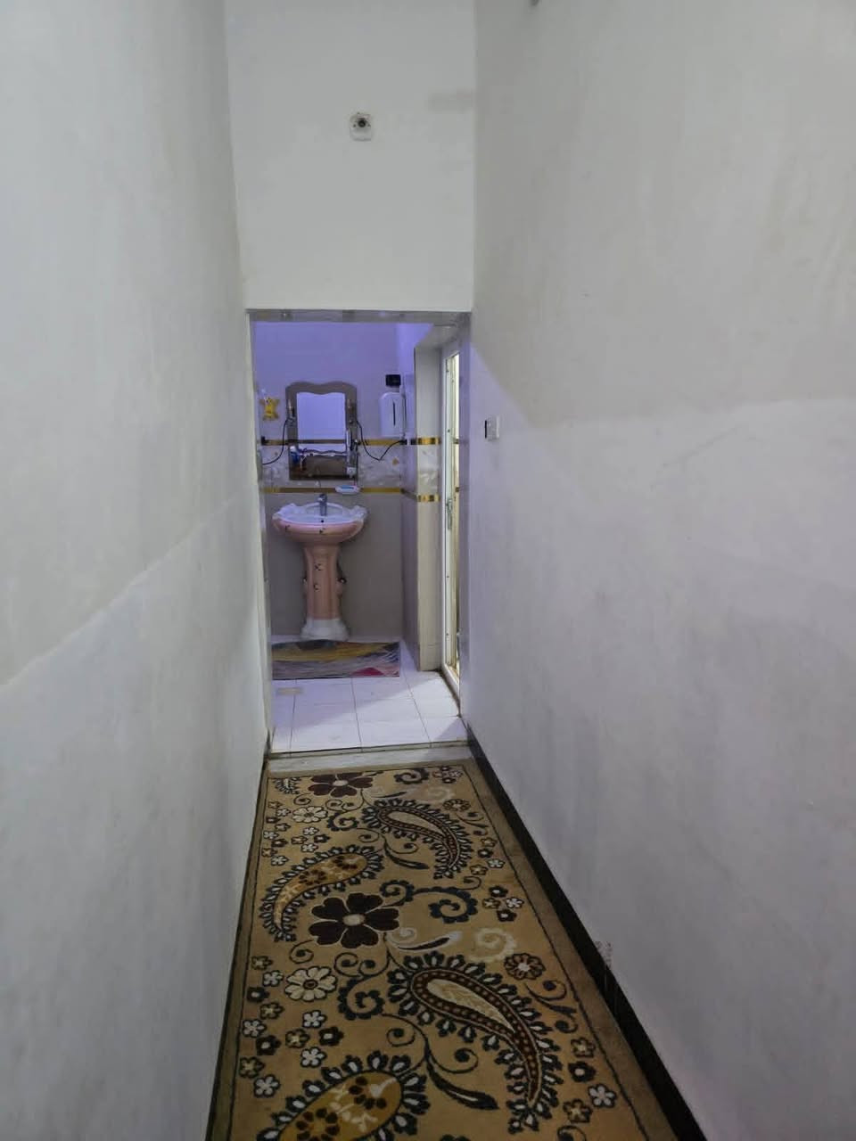 بيت طابو صرف مساحتة ٢٨٨ بناء حديث طابقين المكان الثورة الثانيه مقابيل دور الظباط داخل الفرع  عالي عن الشارع وسيراميك كامل كله حديث  البيت ٥ غرف  فوك من ضمنها مشتمل معزول ومحل كلها من ضمن البيت واليشتري يكدر ايسوي ٣ مشتملات  السعر ١٩٥ خدمات كامله تبليط ومجاري ومي السعر ١٩٥ وبي مجال للاستفسار اكثر اتصل علرقم ***********
