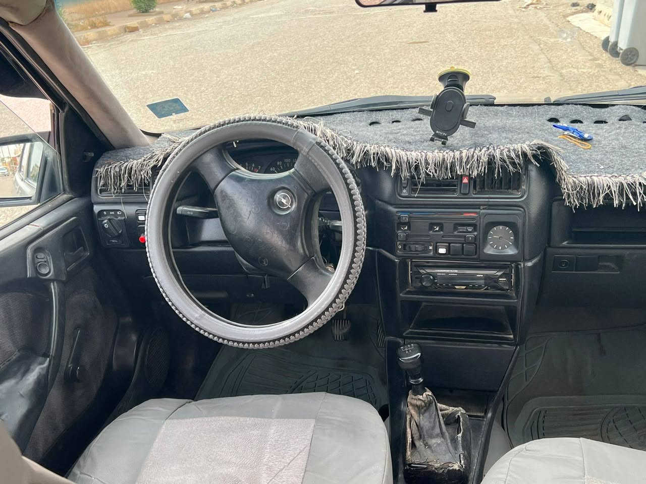 سلام عليكم
أوبل فكترة موديل ١٩٩١

سيارة مال بيت ما ناقصها كلش حجم ١٨ 

موجود بي دفتر بانزين

سنوية باسمي ينتهي ورة شهر للعلم مجدد حتى هزة

سيارة بيهة باب ورة سكن 

السعر ٤٠ بي مجال 

الرقم للاستفسار ***********
