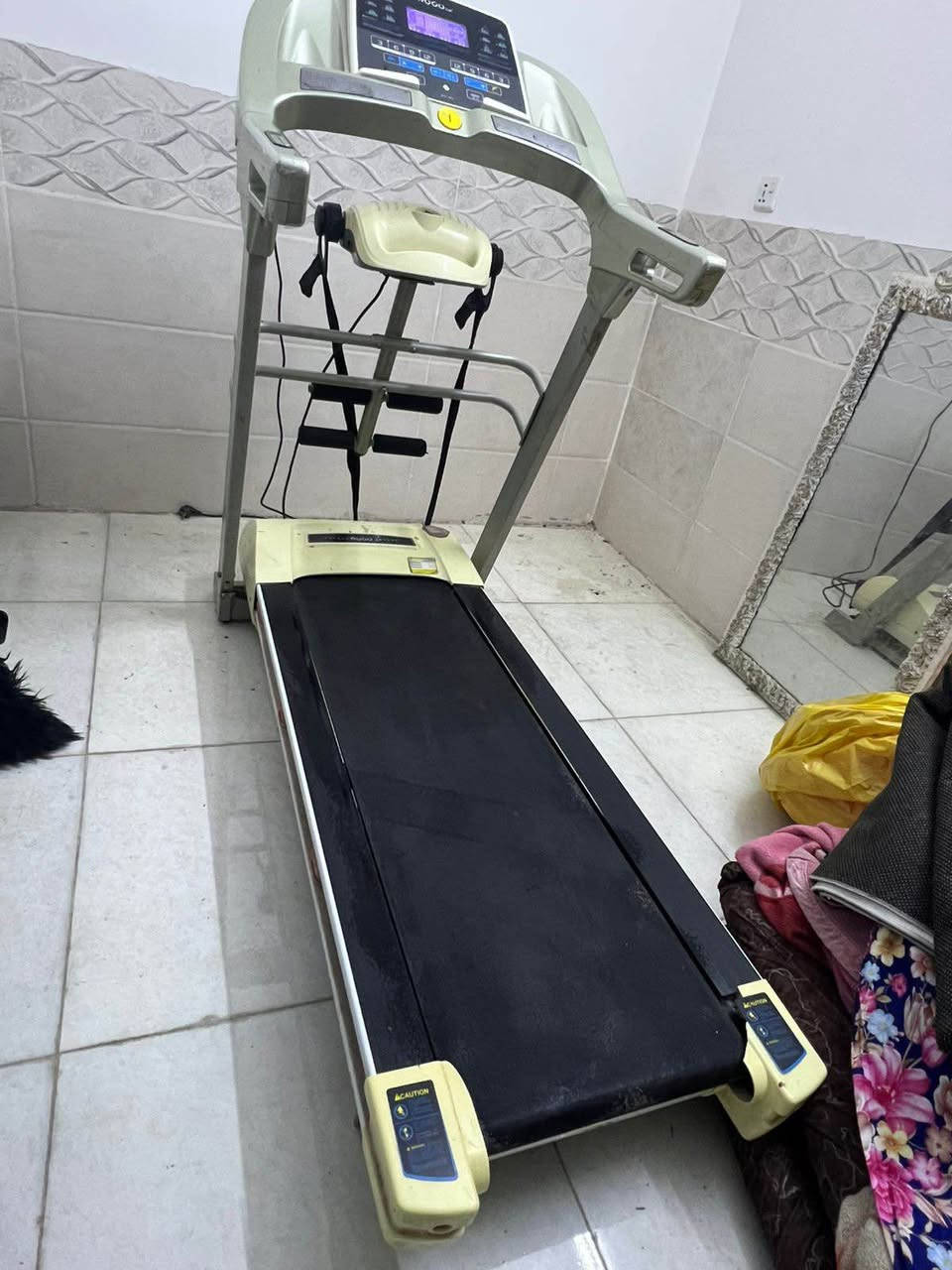 جهاز جري جبلي يتحمل وزن 120ك ويا جهاز حرق خواصر وبطن، شغال نقص بس مفتاح امان ولمس ثكيل بس مكاني بغداد البياع *********** بغداد, العراق
