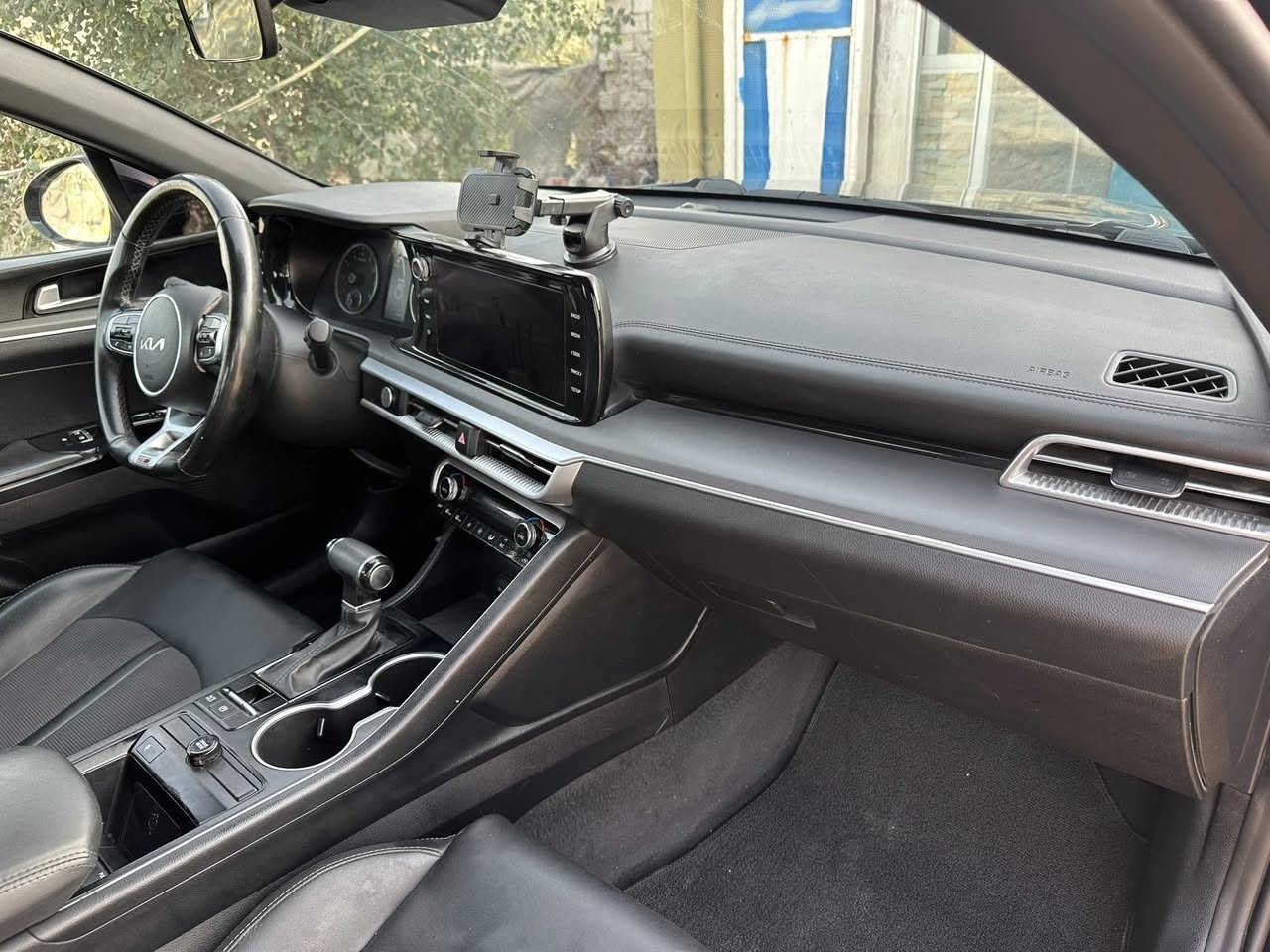 السلام عليكم
GT LINE. K5 موديل 22 للبيع 
السعر 188 وبيها مجال بسيط 
مواصفات 
شاشه كبيرة 
شاشه اعطال 
كير At 8 نمر
ترحيب عن بعد 
صندوق ذكي 
ويل كروم 
كشنات كهرباء
محرك 1600 توربو
مضخم صوت 
كشنات جلد 
كامره خلفيه 
نقطه عمياء 
رادار 
قيادة تلقائيه
بنوراما 
وبعد بيها وهاي مواصفات
تخم تاير جديد 
دسكات جدد وكاله 
مكان السيارة الديوانيه المركز 
______________________
حادثها من امريكا جنطه صور الحادث بالمنشور 
وبالعراق صار بيها بارد الباب الخلفي جه الصدر
-------------------------
الاستفسار اكثر 
***********
***********
