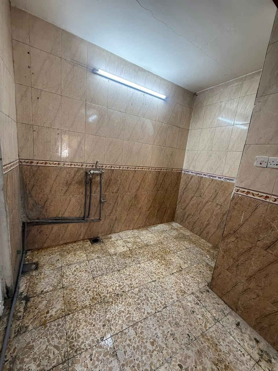 مشتمل 50م #للأيجار كلش نضيف
استقبال ومطبخ و2 نوم وخدمات / مع سخان ماطور واير سحب

#السعر 500 ألف وبي مجال
الشعب حي التجار خلف مطعم ميامي " بظهر التجاري "

***********
