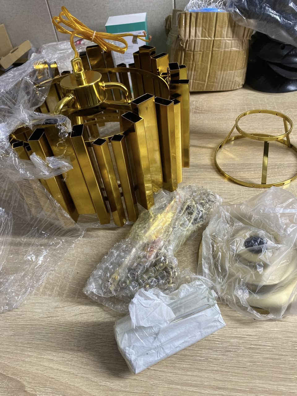 ثرية مودرن كما موضحة كلش حلوه 3 كلوبات تجي وسلسال مالتها هم ذهبي    وبيها 40 كرستالة من جوة تقريبا      سعرها 45 مع توصيل 😍


**إذا كنت صاحب هذا الإعلان وتريد حذفه لأي سبب، رجاءا أرسل رسالة إلى الدعم الفني**