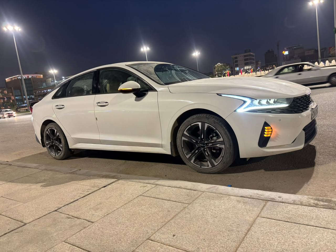 السلام عليكم K5 2023 خليجي
• تشغيل بصمة

• دخول ذكي

• تشغيل عن بعد

• مقاعد جلد

• تحكم استيرن

• حساسات

• مثبت سرعة

LED اضاءه •

مانع انزلاق حساسات اطار

.هاند بريك رجل

ABS نضام •

• شاشه اعطال

• ويل كب كروم

•مقعد السائق كهربائي

• نضام قياده أيكو + سبورت +سمارت +نورمال

•اوتو بريك

• تدعم نظام الكار بلي

aux + usb + بلوتوث •

محرك 2000دوش المرغوب

ماشيه 20 الف

سياره باسمي تحويل ثاني يوم رقم بصرة

السعر 208

‭0771 833 5790‬
