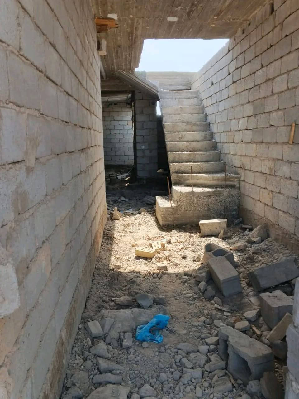 هيكل للبيع الدورة هور رجب بالبداية مقابل افران الزيتون بالفرع جوة باسمي تحويل مباشر وسعر مناسب جدا المساحه 100متر جنس العقار سند 25 للاستفسار الاتصال واتساب ***********
