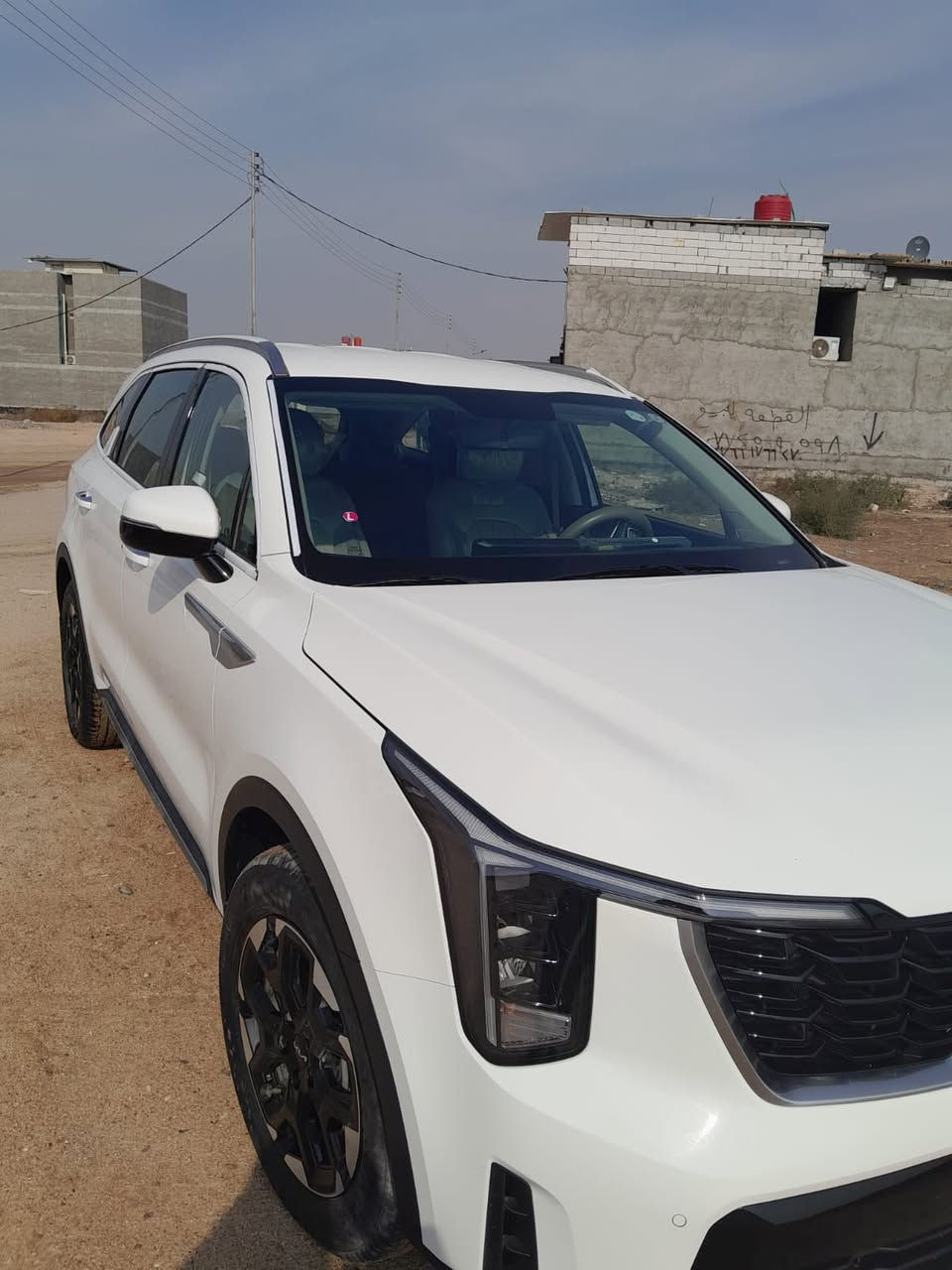 السلام عليكم..
سيارة للبيع نوع سورنتو موديل (((2025))) 4 سلندر في البصرة السيارة بعدها على وضع الشركة ماشية(((11الف))) السيارة بعدها جديدة ،
السيارة مواصفاتها فول ماعدا الفتحة و مواصفات السورنتو ال2025 معروف مثل(گير ماوس،هاند بريك دكمة،الصندوق كهربائي،اشاير بالمري ترحيب و الخ من المواصفات الممتازة)
السيارة رقمها اربيل مثل ما واضح بالصورة وكالة بأسمي وصاحبها شركة موجودة بالبصرة وكفالة عامة بدون اي زلغ 
طبعاً السيارة ب310 وبيها مجال قليل للتواصل الرقم :
***********
