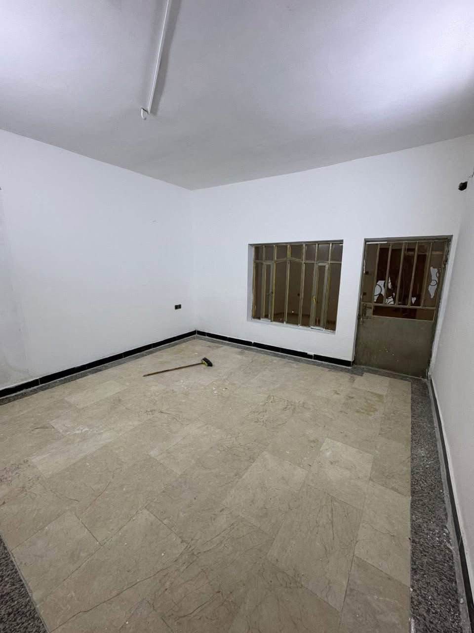 💎 للإيجار في السيدية 💎
🏠
بيت طابقين  مساحة 300 متر         
يتكون من:. 
💠5  غرف نوم 
💠 صالة واسعة
💠 مطبخ 
💠 خدمات عدد 4
💠كراج 
💠حديقة 
————————————
📞للاستفسار:☎️ ***********
