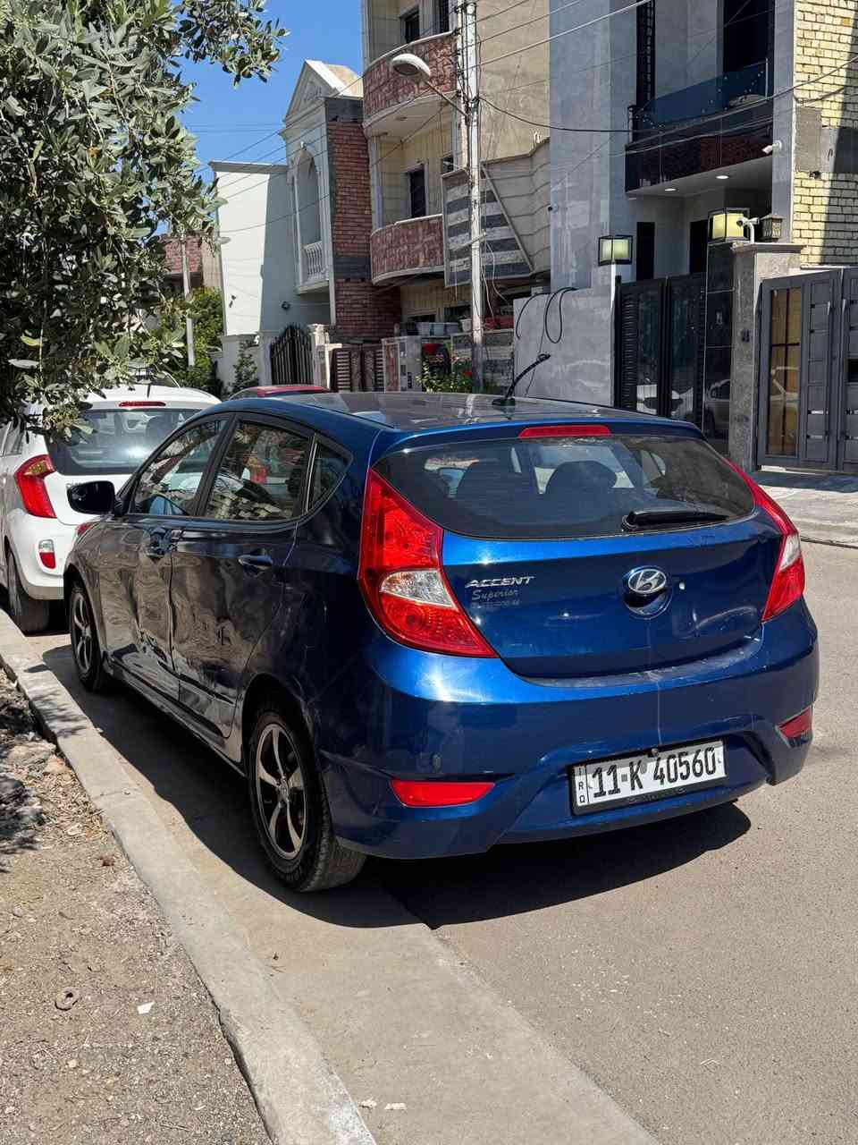 السلام عليكم 
للبيع اكسنت هاتش باك موديل 2016 وارد امريكي ضررها موضح بالصور ضررها بسيط صبغ جاملغ وبنيد  السياره بيه طخطات بالكشر ماشيه 46 الف مكان السياره المنصور 
سعرها ب90 ورقه
*********** بغداد, العراق
