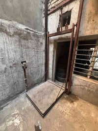 مصعد • للبيع