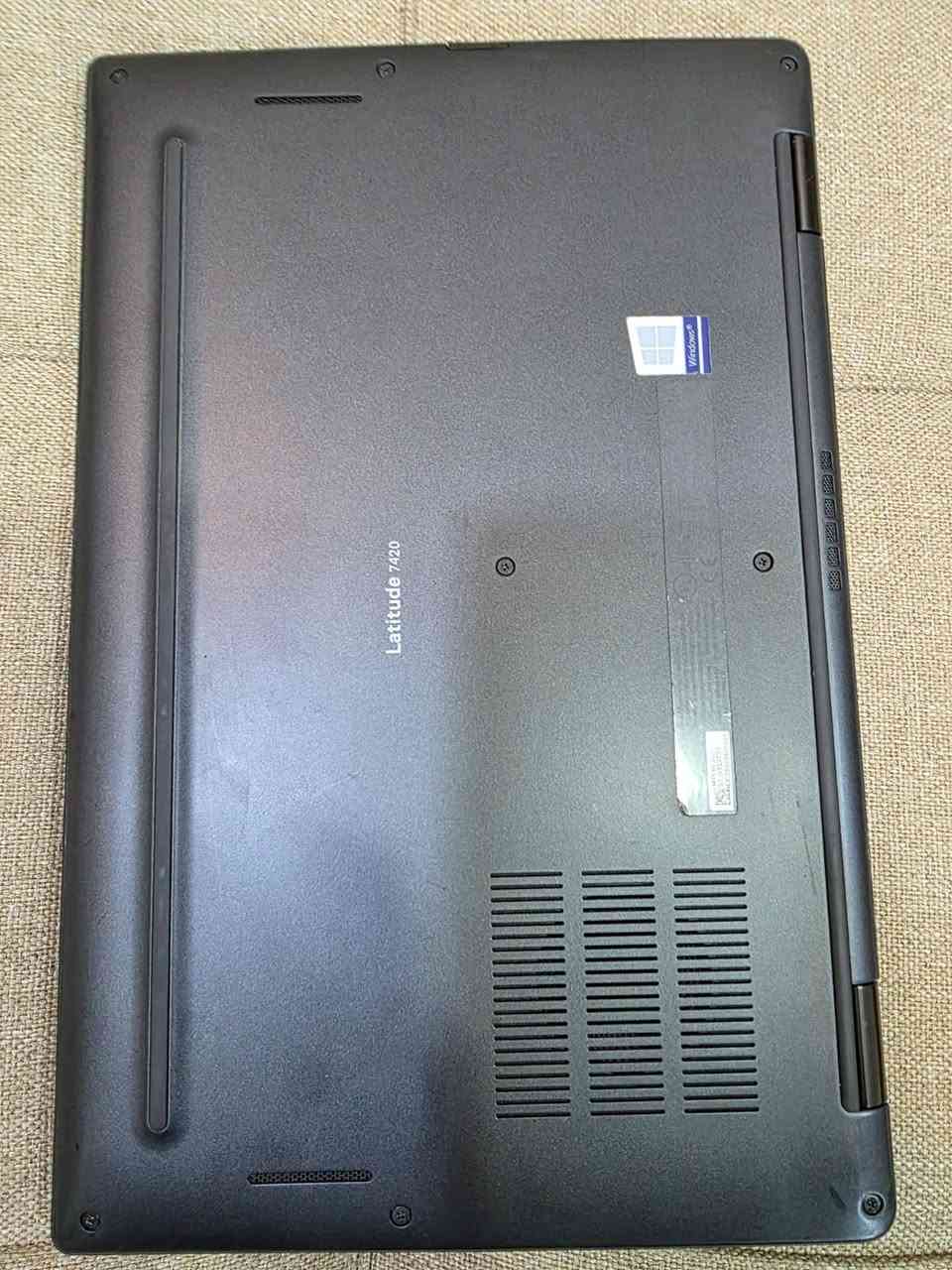 🔥  قلاب  360 Dell Latitude 7420 (2-in-1) مستعتمل
ألاجهزة اتيرادنا الخاص من امريكا🔥
✨ المواصفات
المعالج: الجيل الحادي عشر Intel® Core™ i7-11th Gen
الذاكرة (RAM): سعة 16.0. ⚡
التخزين SSD 512 GB  
الشاشة: تعمل باللمس (Touchscreen) وقابلة للطي بزاوية 360 درجة لتناسب كل وضعيات عملك. ✍️
التصميم: يتميز الجهاز بأنه Slim نحيف جداً) و خفيف الوزن، مثالي للتنقل والعمل خارج المكتب. ✈️💼


✅ لماذا تختار هذا الجهاز؟
البطارية: نضمن لك تشغيل مستمر لمدة ساعتين على الأقل (ضمان فعلي). 🔋
الحالة: نظافة ممتازة وتصميم معدني فخم يتحمل الاستخدام الشاق. 💎
المرونة: استخدمه كجهاز لابتوب للعمل، أو اطوهِ كـ "تابلت" لمشاهدة الأفلام أو الرسم. 🎨


💰 السعر والمعلومات:
📍 ملاحظة هامة: أسعارنا مدروسة بعناية وهي الأنسب في السوق، لذا نعتذر عن التفاوض على السعر 🛑
📞 للحجز والاستفسار***********📩 أو راسلنا مباشرة عبر رسائل الصفحة.
   السعر ----490 الف-------
