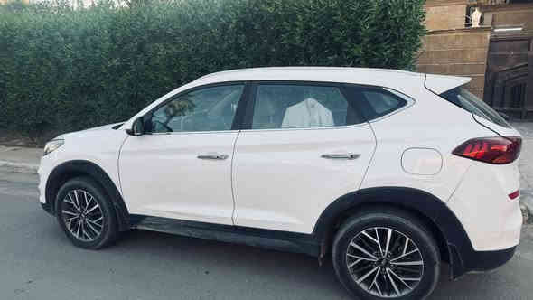 توسان ٢٠١٩ للبيع خليجي
اللون ابيض 
ماشي ١٥٧ الف 
بيها حادث بالصندوق داخل العراق 
السياره مابيها اي عطل 
البنيد بيه شويه بارد
رقم اربيل الجديد وسنويه جديده
للاستفسار  *********** دكتور قتاده 
السعر ١٩.٥٠٠ الف دولار 
المكان العامريه
