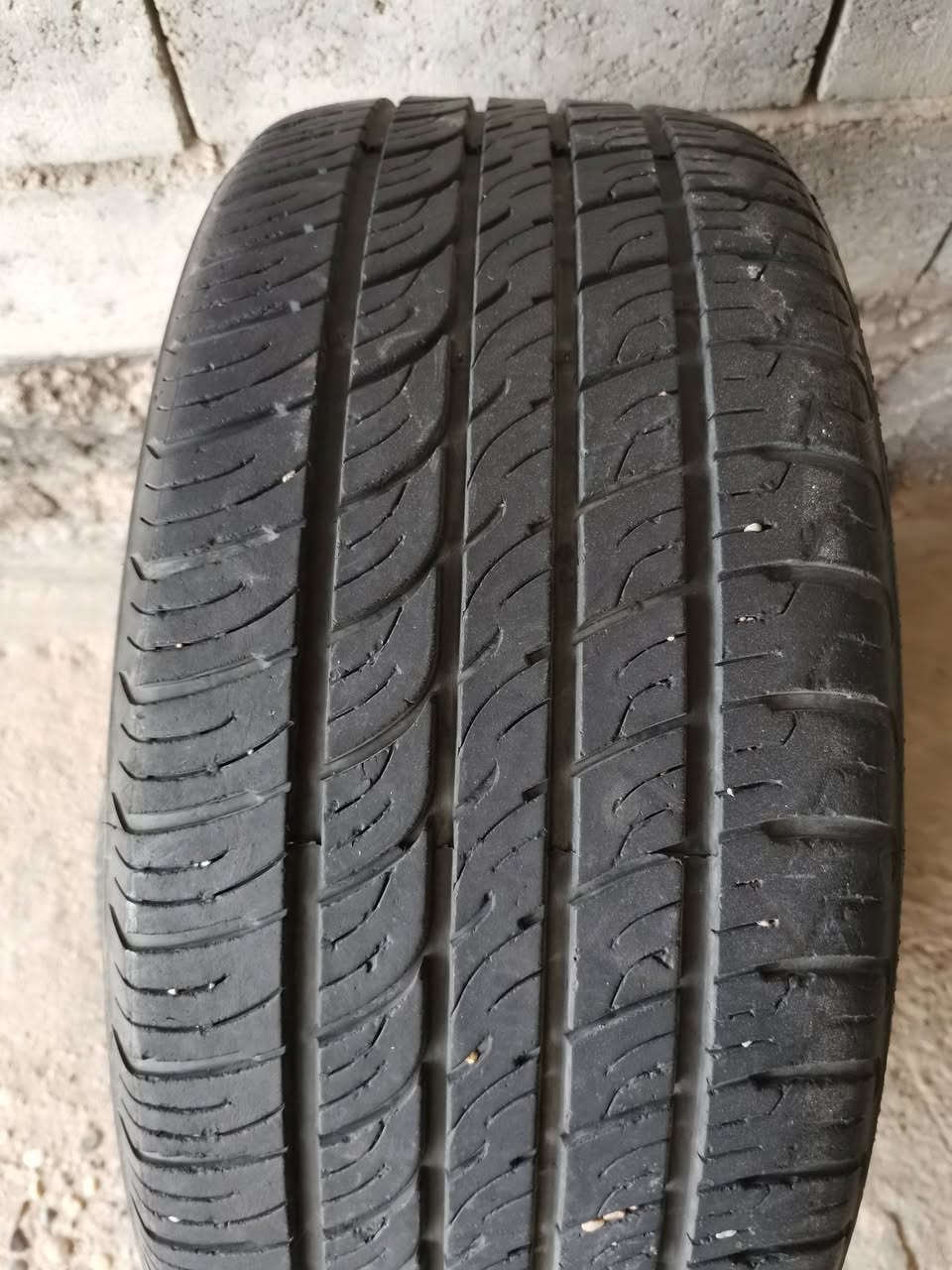للبيع طقم تايرات قياس 235/40R19 مستخدم نظيف جداً
سعر الزوج  60
​✅ النوع الأول: زوج (2) ميشلان Michelin – المعروف بالنعومة والهدوء ع التبليط 
✅ النوع الثاني: زوج (2) ديماكس Dimax – نقشة ناعمة وقوة تحمل.
​الشرط (كلام ثقة):
🔹 بضمان الفحص: لا عواج، لا نفخة، ولا سيم طاك .


**إذا كنت صاحب هذا الإعلان وتريد حذفه لأي سبب، رجاءا أرسل رسالة إلى الدعم الفني**
