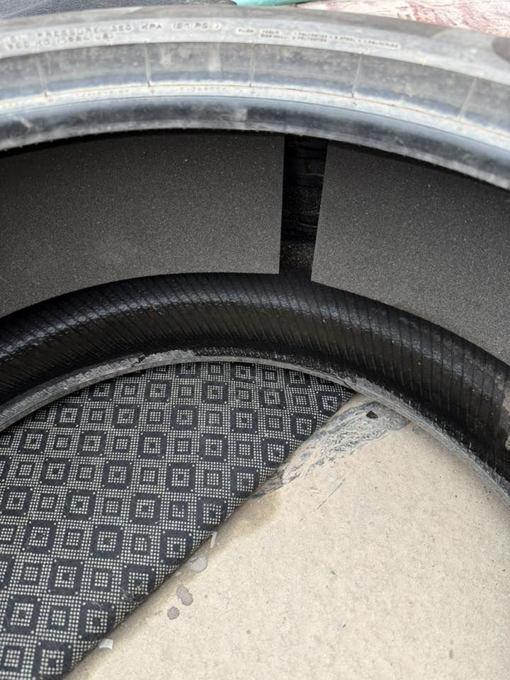 السلام عليكم شباب عندي زوج تاير واحد حجم 20 واحد حجم 19 للي اتفيده ايقيم وياخذ ***********
