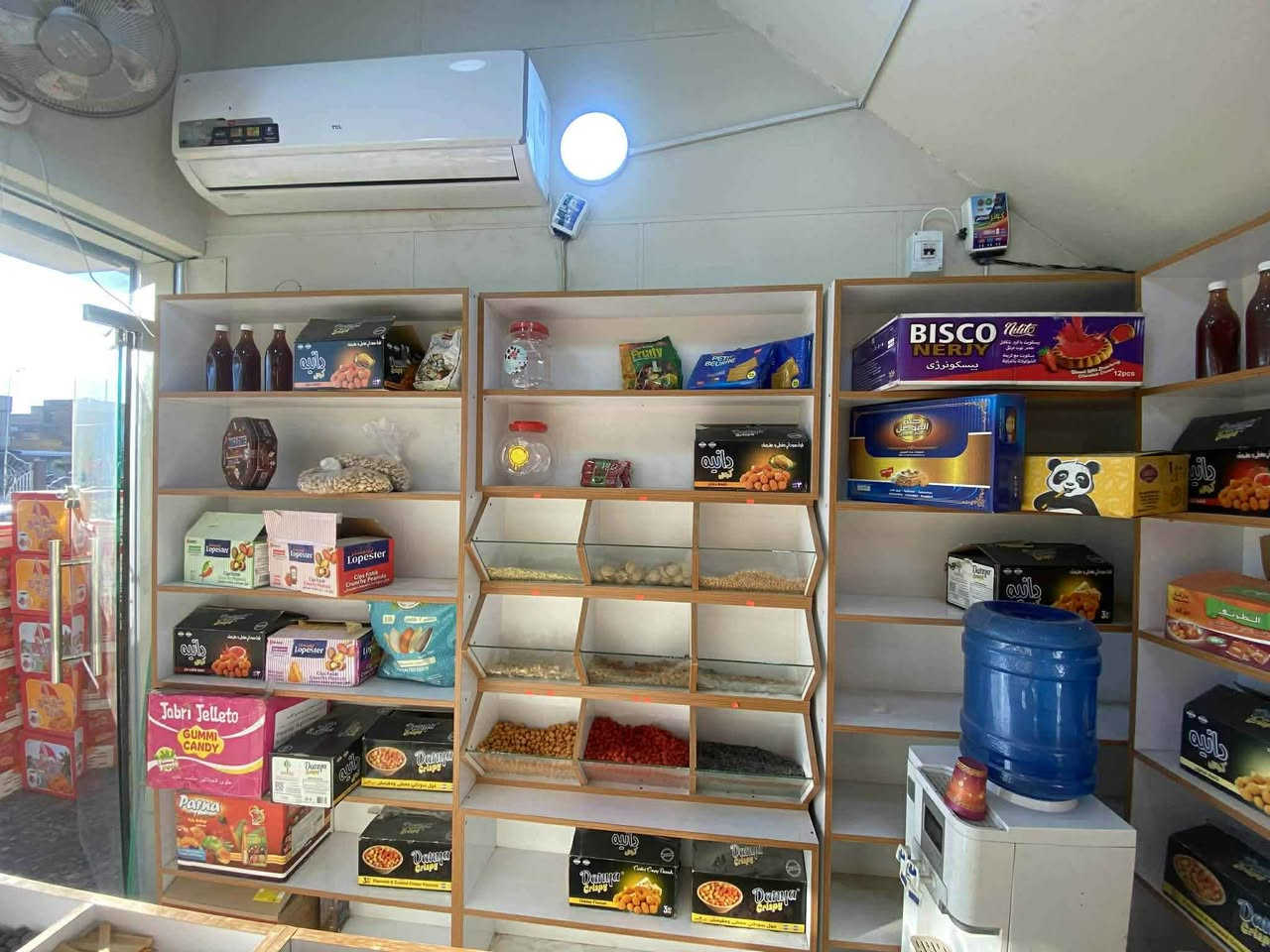 رفوف كرزات للبيع شبه نضيف السعر ١٠٠٠٠٠٠ قابل للتفاوض المكان كربلاء الحر للاتصال *********** كربلاء, العراق
