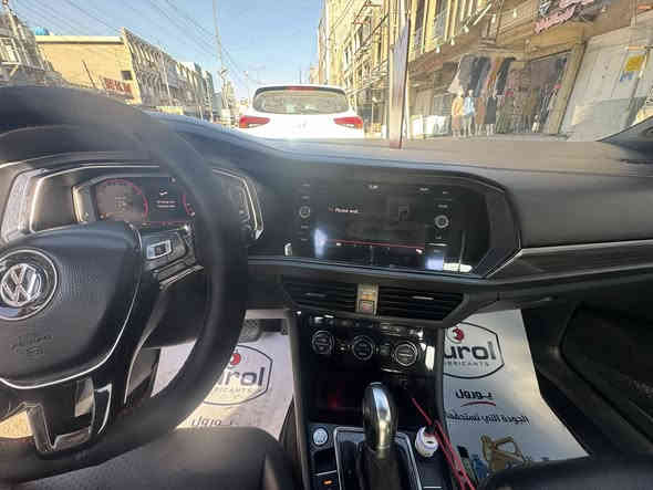 ‏( JETTA SE PLAS
-‏‎محرك 1400 TURBO 
- ماشيه 76 ميل
-‏‎كير اوتو 8 نمر 
‏‎-وضعيات القيادة ( سبورت - نورمال - ايكو - عادي )
- بانوراما
- بصمة تشغيل
- بصمة ابواب 
- قفل جام مركزي
- رادار امامي عدد 2
- رادار خلفي
- رادار جانبي
- مانع تصادم خلفي امامي
- اوتو ستارت - ستوب
- مثبت سرعة 
- نظام ترحيب
- توقف ذاتي 
- هاندبريك بصمة
- منظومة زنون بلادي
- ماسحات اوتو للامطار
- شاشه 8 انج لمس تدعم كار بلي ( ابل - اندرويد ) 
- سستم سماعات BEATS مع مضخم بعدني ماشاده
- كشنات جلد اسود
- تدفئة كشنات امامي
- تدفئه مري
- تدفئه - تبريد بيانو منفصل
- اضائة LED اوتو ليلى نهاري
- بك لايت LED
- كامرة خلفية
- سترين حرف D
- فول تحكمات ستيرن
 
⭕️صرف البانزين لتفويله تمشيك  730 كيلو

⭕️حماوه انساها 200 وتبريد وبعز الحر اذا صعدت شعرايه رجعها

⛔️ضرر موضوع في الصور  في امريكا وبل عراق باب السايق
السعر 115 $ 
لاستفسار ***********
