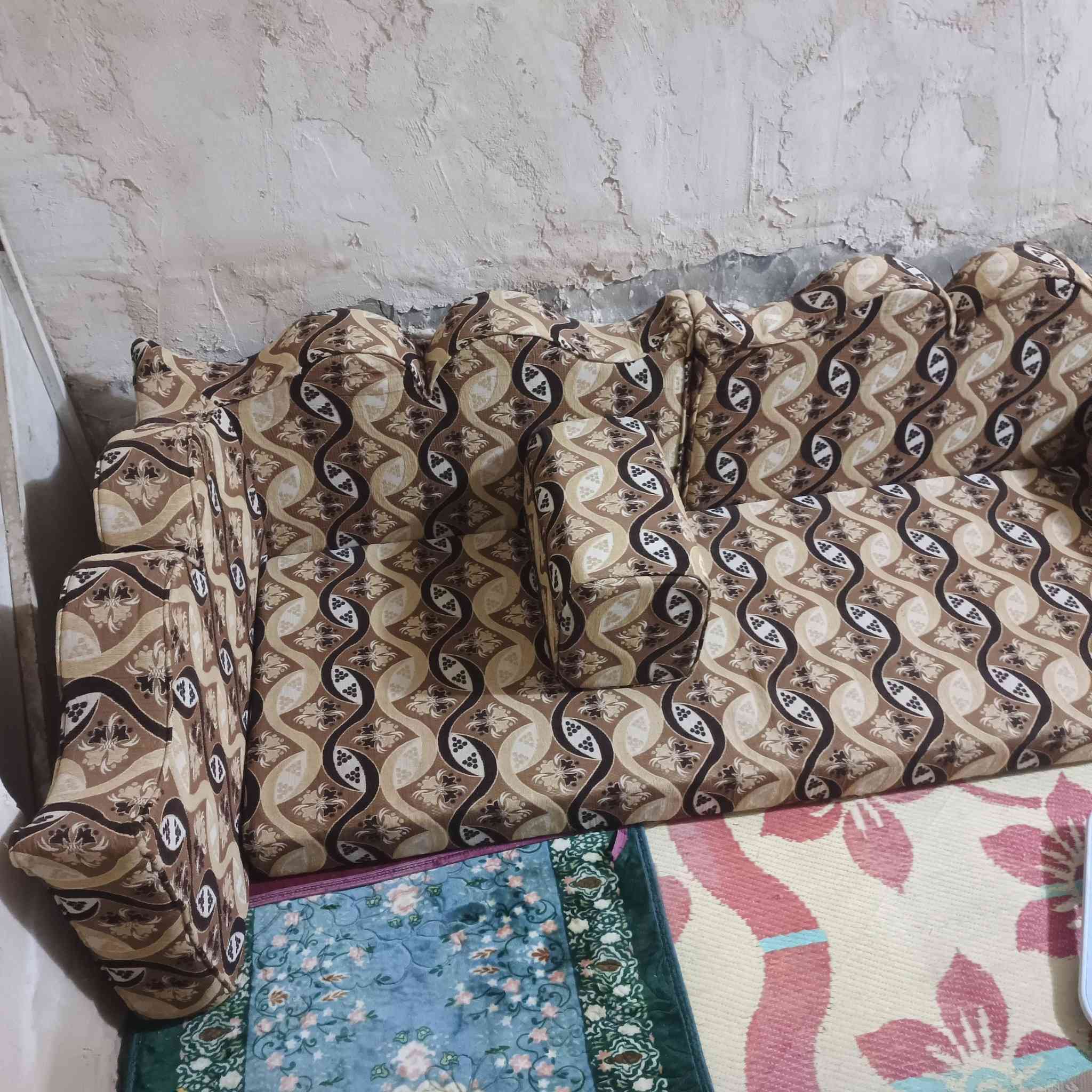 السلام عليكم جلسه للبيع المكان نجف أي تفاصيل تفضلو خاص أو ***********
